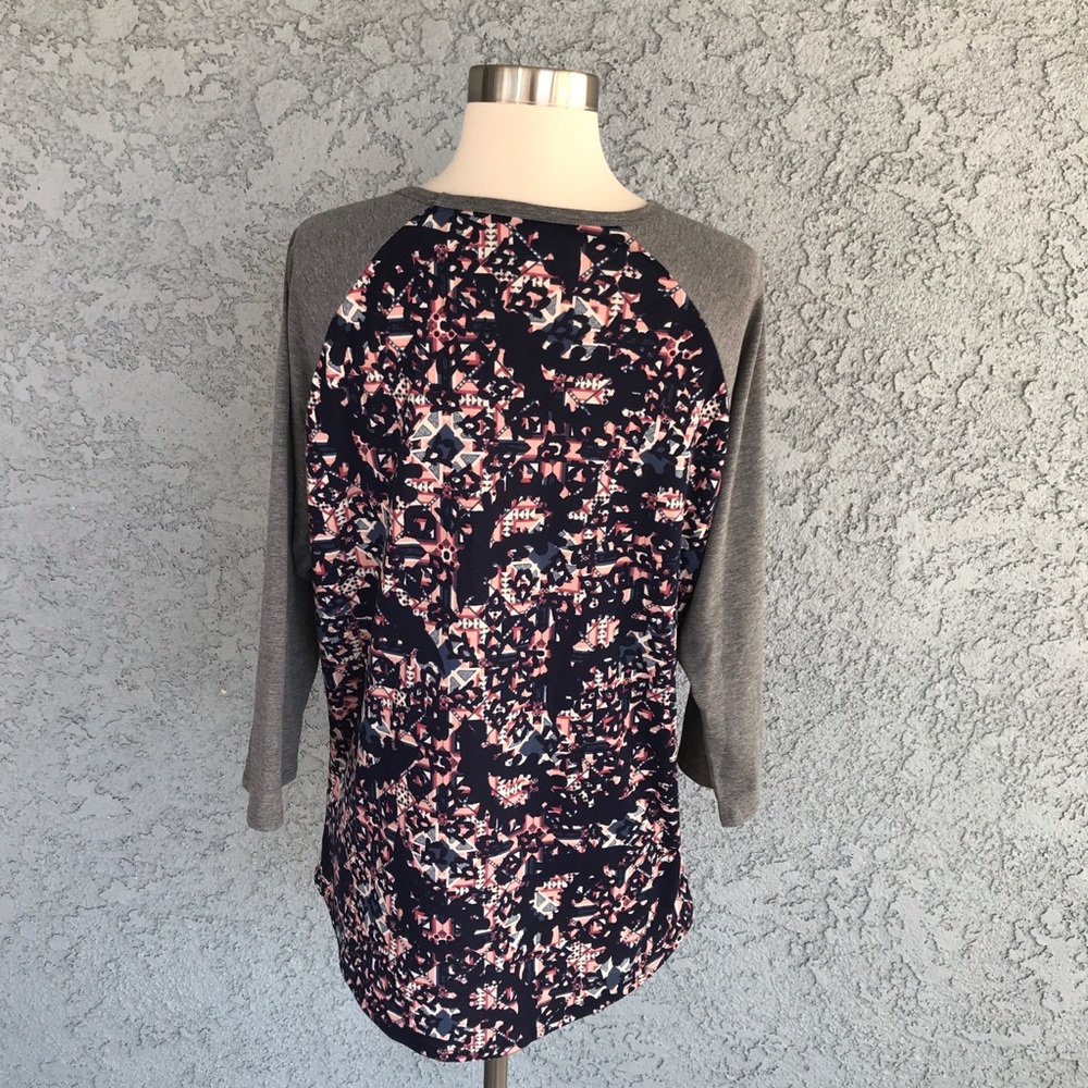 LuLaRoe Long Sleeve Shirt Top Gray Black geometric - Picture 4 of 7
